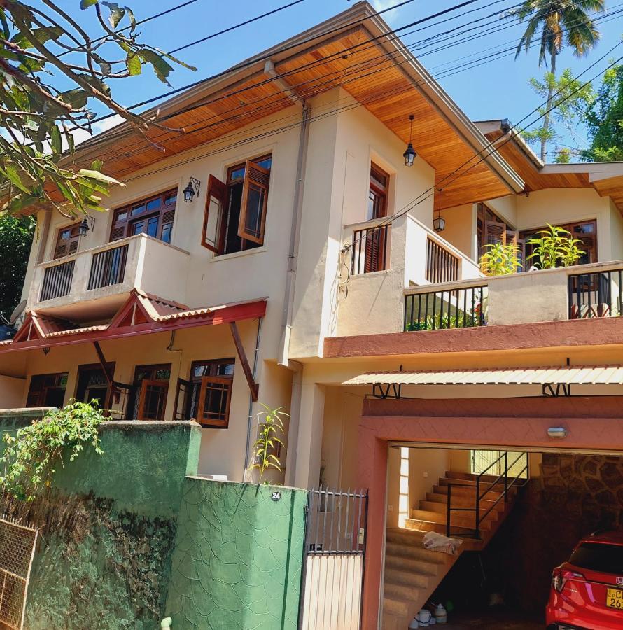 Golden Villa Kandy Exteriör bild