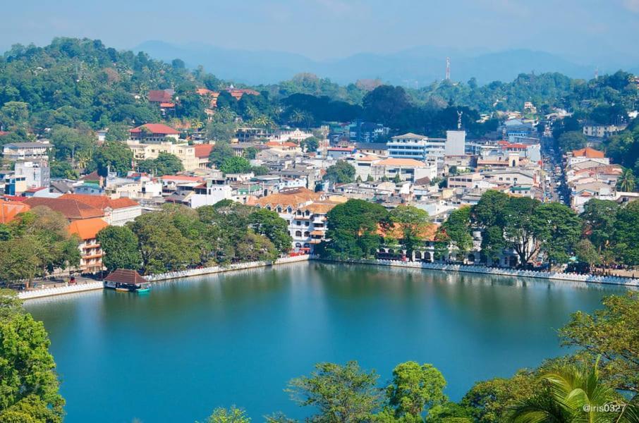 Golden Villa Kandy Exteriör bild